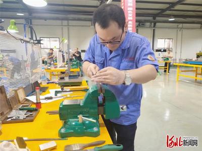 一鋸一銼打磨匠心匠藝--2020年河北省職工職業(yè)技能大賽鉗工決賽現(xiàn)場(chǎng)